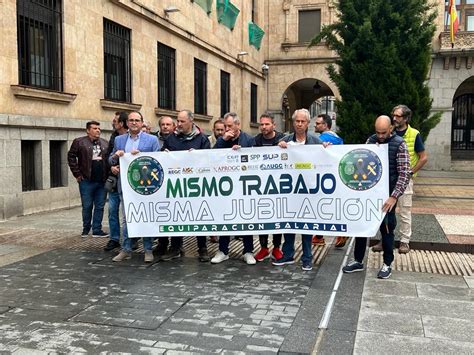 Policías nacionales y guardias civiles se concentran ante la