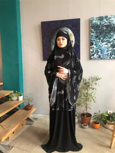 Transformer Elegant Black And White Khimar Jilbab Hijab Etsy Jilbab