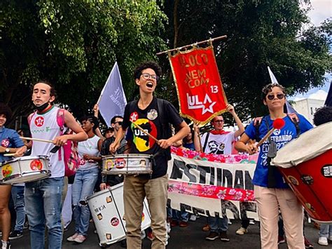 Milhares De Estudantes V O S Ruas Na Bahia Contra O Pol Tica