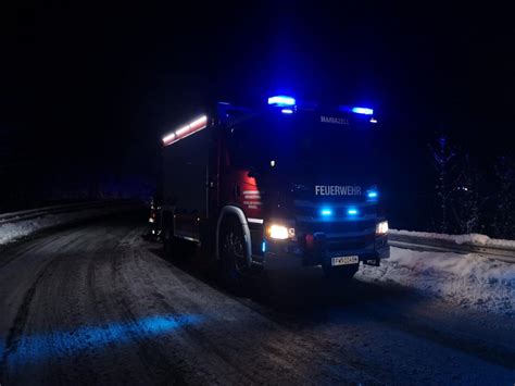 Mehrere Sattelschlepper hängen geblieben Freiwillige Feuerwehr Mariazell