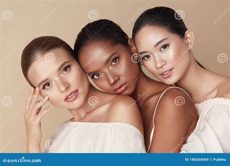 Belleza Retrato De Grupo De Modelos De Diversidad Mujeres