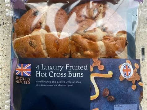 We Tried Hot Cross Buns From M S Morrisons Aldi And Sainsbury S And