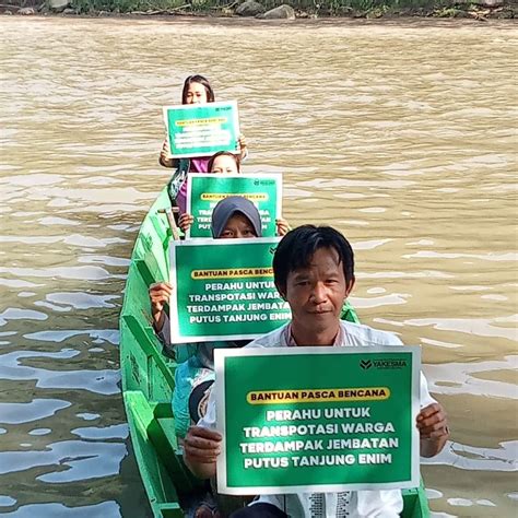 Jembatan Putus Yakesma Salurkan Perahu Untuk Menyebrang Yakesma