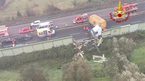 Tir Incidente Sulla Fi Pi Li Superstrada In Tilt Tra Lastra A Signa E