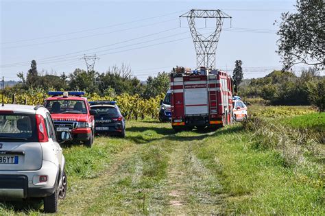 Incidente Monsampaolo Del Tronto Si Ribalta Col Trattore E Muore