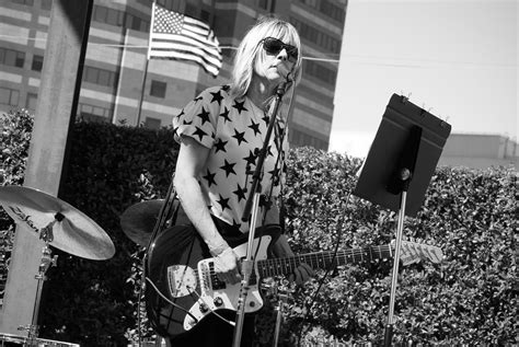 16 Kim Gordon Quotes From 'Girl In A Band' That Are Pretty Revelatory About The Feminist We ...