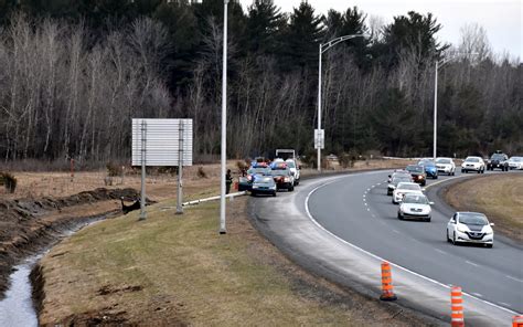 Deux individus pris en flagrant délit de vol dun lampadaire sur l