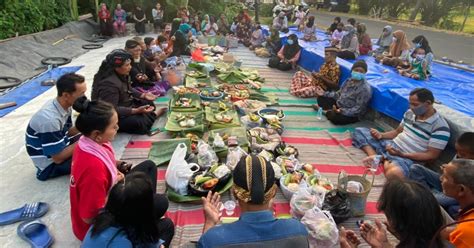 Gelar Tradisi Bari An Cara Warga Pojok Desa Plemahan Usir Wabah