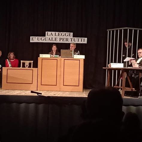 La Testimone Al Teatro Le Laudi Uno Spettacolo Di Solidariet