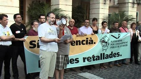 Persones Es Concentren A Gandia Contra Les Retallades En Educaci I