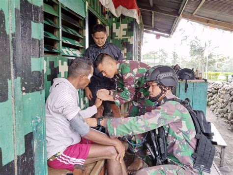 Satgas Yonif Raider 142 KJ Bantu Layanan Kesehatan Masyarakat Di