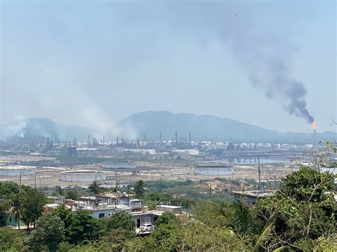 Fuga en una línea de desfogue de gases genera alerta en refinería de