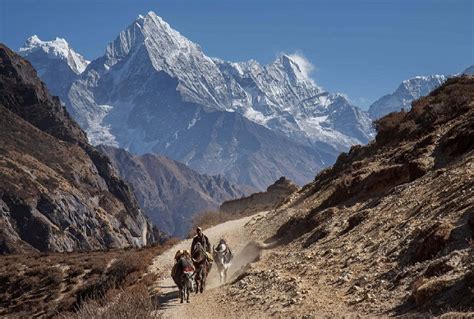 Everest Base Camp And Gokyo Lakes Trek Via Cho La Pass 19 Days