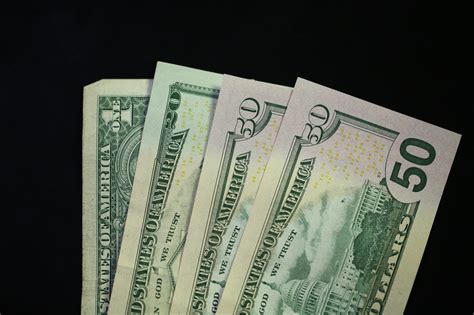 Dólar tem alta de 0,85% e fecha no maior valor desde maio, aos R$ 5,42