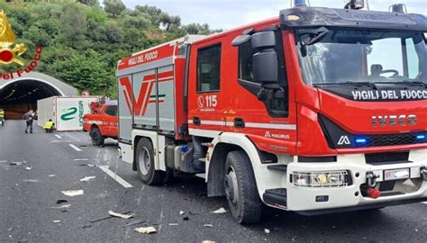 Tragedia Sulla A10 Tra Sanremo E Taggia Dove Un Tir Ribaltandosi Ha