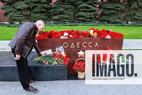 MOSCOW RUSSIA MAY 2 2022 A Man Lays Flowers In Memory Of The