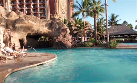 Disney Aulani Main Pool – HotelSwimmingPools.com