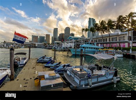 Vista De Miami Bayside Marketplace Bayfront Park Un Gran Centro