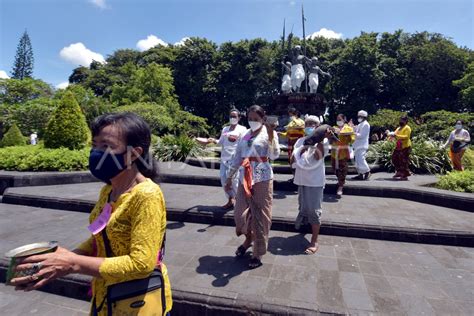 UPACARA TAWUR AGUNG KESANGA ANTARA Foto