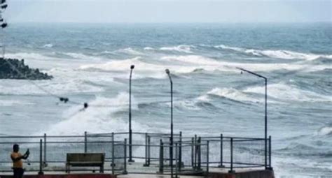 BMKG Waspada Gelombang Laut Hingga 6 Meter Di Perairan Selatan Bali