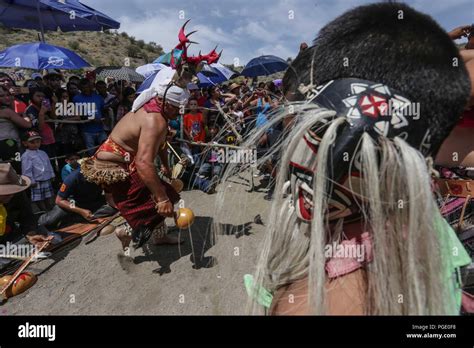 Semana Santa Yaqui Los Fariseos De La Tribu Yaqui Realizan Un Ritual