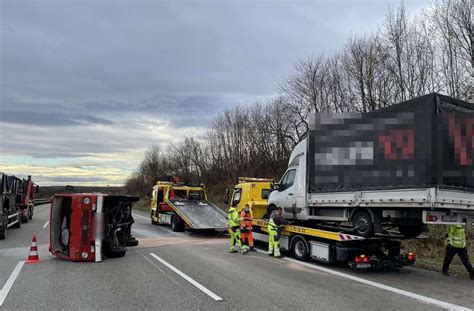 Unfall Auf A Bei Steinheim An Der Murr Kollision Zweier Transporter