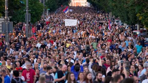 Майданът в Сърбия се вихри по познат български сценарий Би Нюз Топ