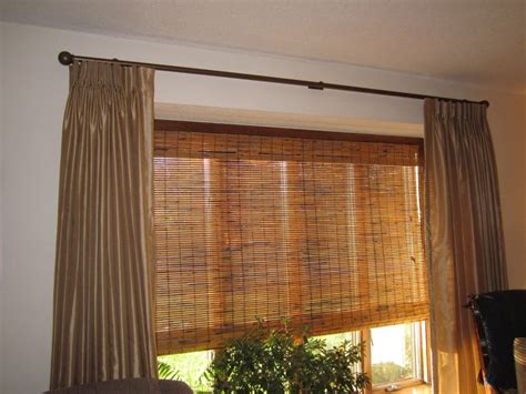 Woven Wood Blind In A Living Room Woven Wood Blind Wood Blinds