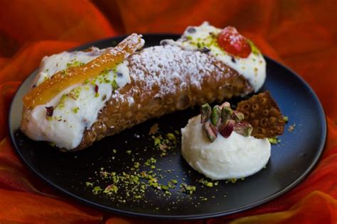 Sicilia Il Cannolo Siciliano Più Buono Lo Mangiate A Santa Cristina Gela