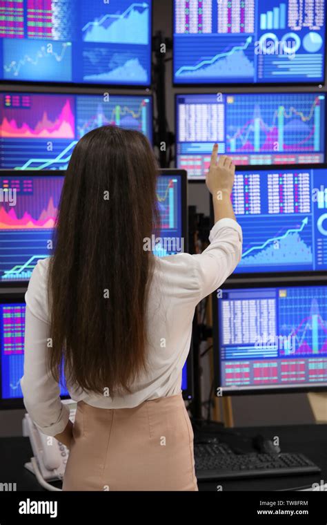 Female Trader Exchange Hi Res Stock Photography And Images Alamy