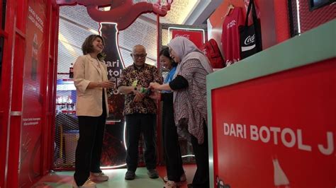 Coca Cola Hadirkan Booth Dari Botol Jadi Botol Di Jakarta Fair