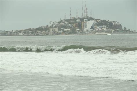 Por Mar De Fondo Cierran El Puerto De Mazatlán A La Navegación De