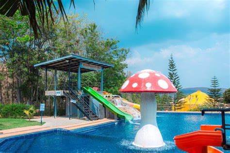 Land Breeze Resort And Hotel 12 คน Tickettail