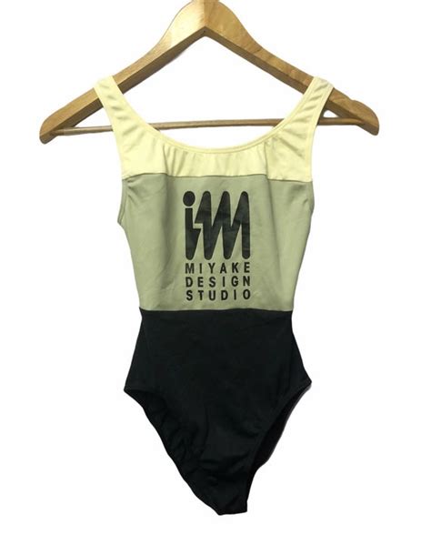 Hot Sexy Issey Miyake Parto Bikini Pics