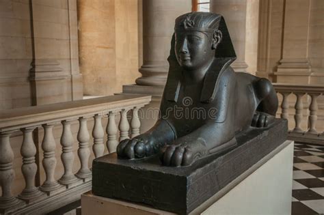 Escultura Antigua De La Cabeza Egipcia Del S Del Fara N En El Museo