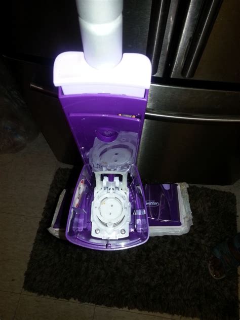 Replacing Bottle on Swiffer Wet Jet | ThriftyFun