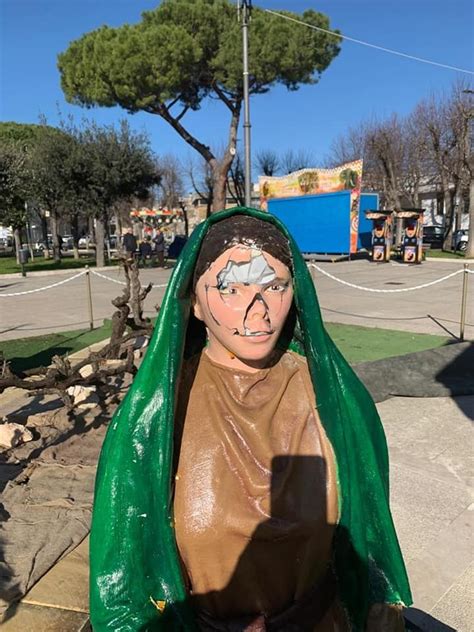 Lizzanello Il Presepe Devastato Dai Vandali Statue Distrutte