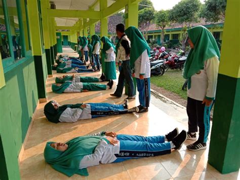 KEGIATAN PALANG MERAH REMAJA PMR SISWA SMAN 1 PUNGGUR SMA NEGERI 1