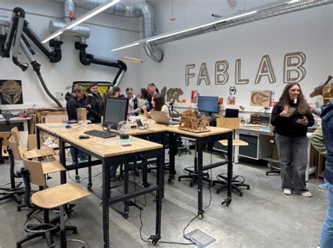 Les élèves de troisième prépa métiers découvrent le Fablab de Lisieux