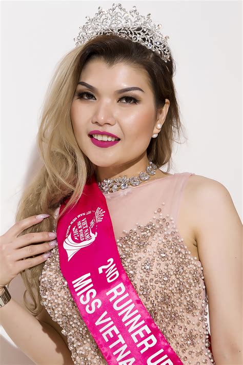 A H U Jenny V N Di N Bikini Khoe Eo Thon Ng C Khung C C Nong Bong Sao Doanh Nh N