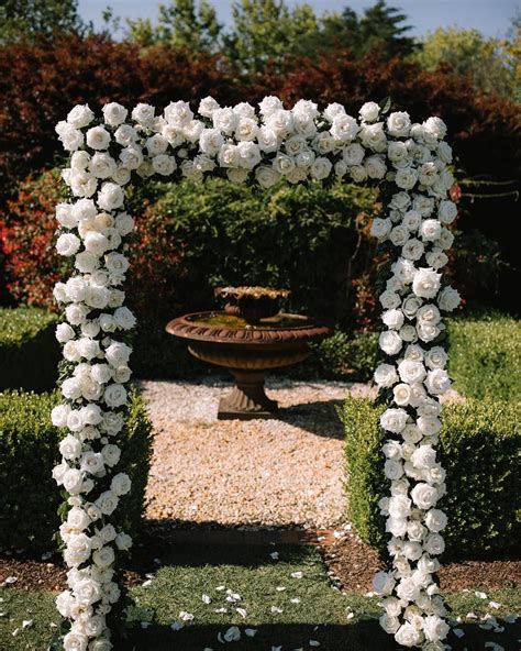 White Roses Floral Arbour By Kurtzys Flowers And Event Styling Pc Scott