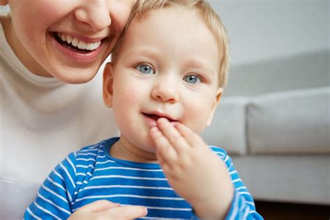 Hora da dentição do bebê e como aliviar desconforto Emagrecer Mamãe