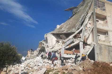 In Turchia E Siria Si Continua A Scavare Mentre Si Affrontano Gelo E