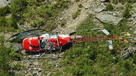 Bern Freiburg Wallis Keine Verletzten Bei Helikopterabsturz Im