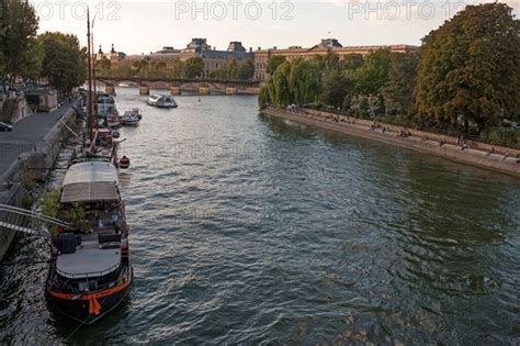 Ile Saint Louis Vue Sur Le Quai De Gesvres Gilles Targat Photo