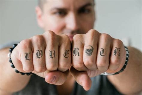 Tatuajes De Nombres En La Mano Para Hombres