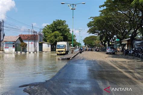 Jalur Pantura Demak Kudus Masih Ditutup Meskipun Banjir Mulai Surut