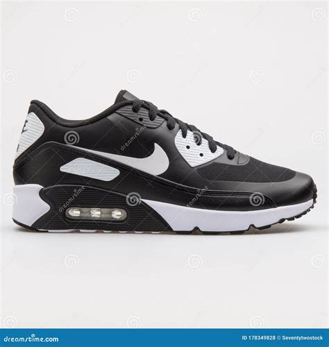 Nike Air Max 90 Essential Black And White