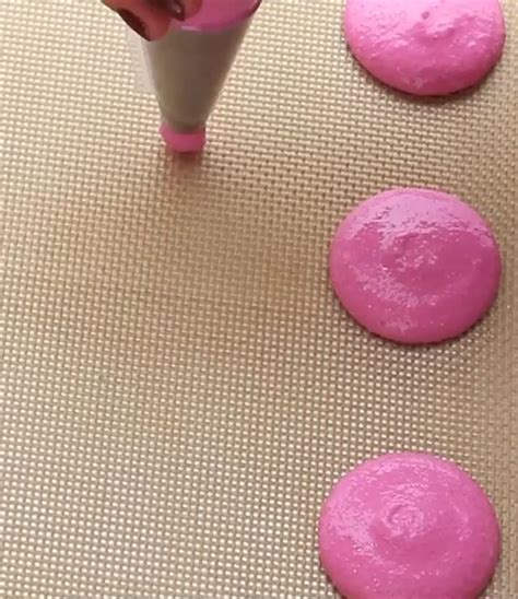 La Boule De Noël Macaron 2024 Un Symbole De Joie Et De Gourmandise