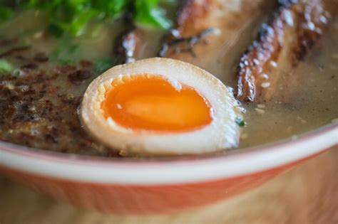 Sopa De Ramen Con Huevo Cocido Foto Premium